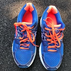 Saucony Mystic running shoes-barely used!